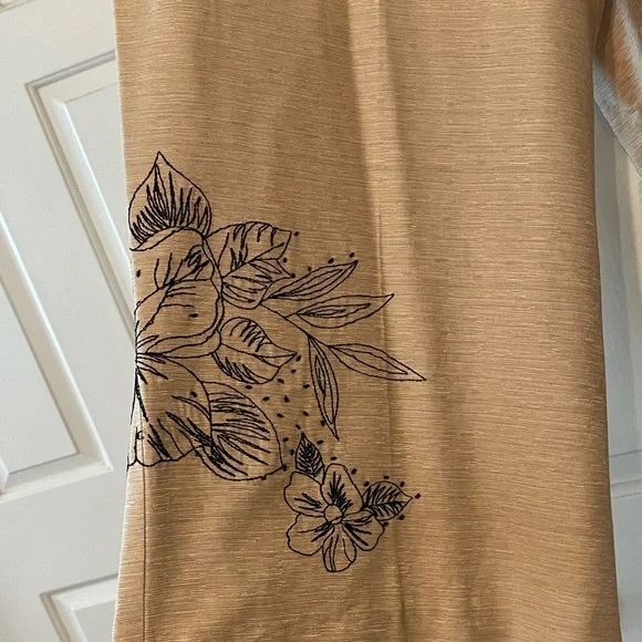 Silk light tan pants with beaded flowers - Picture 5 of 9